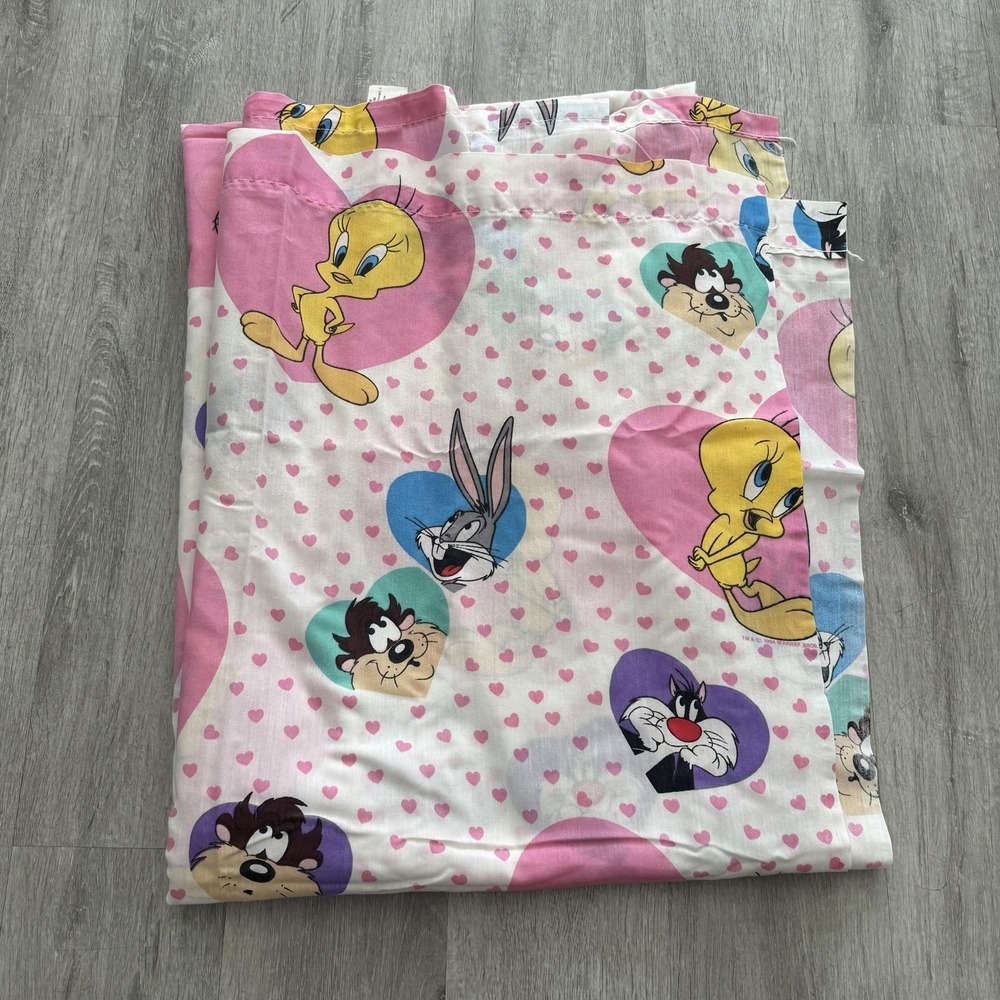 Looney Tunes Kids FLat Sheet 20x30 Multicolor Hearts Tweety Bugs Sylvester